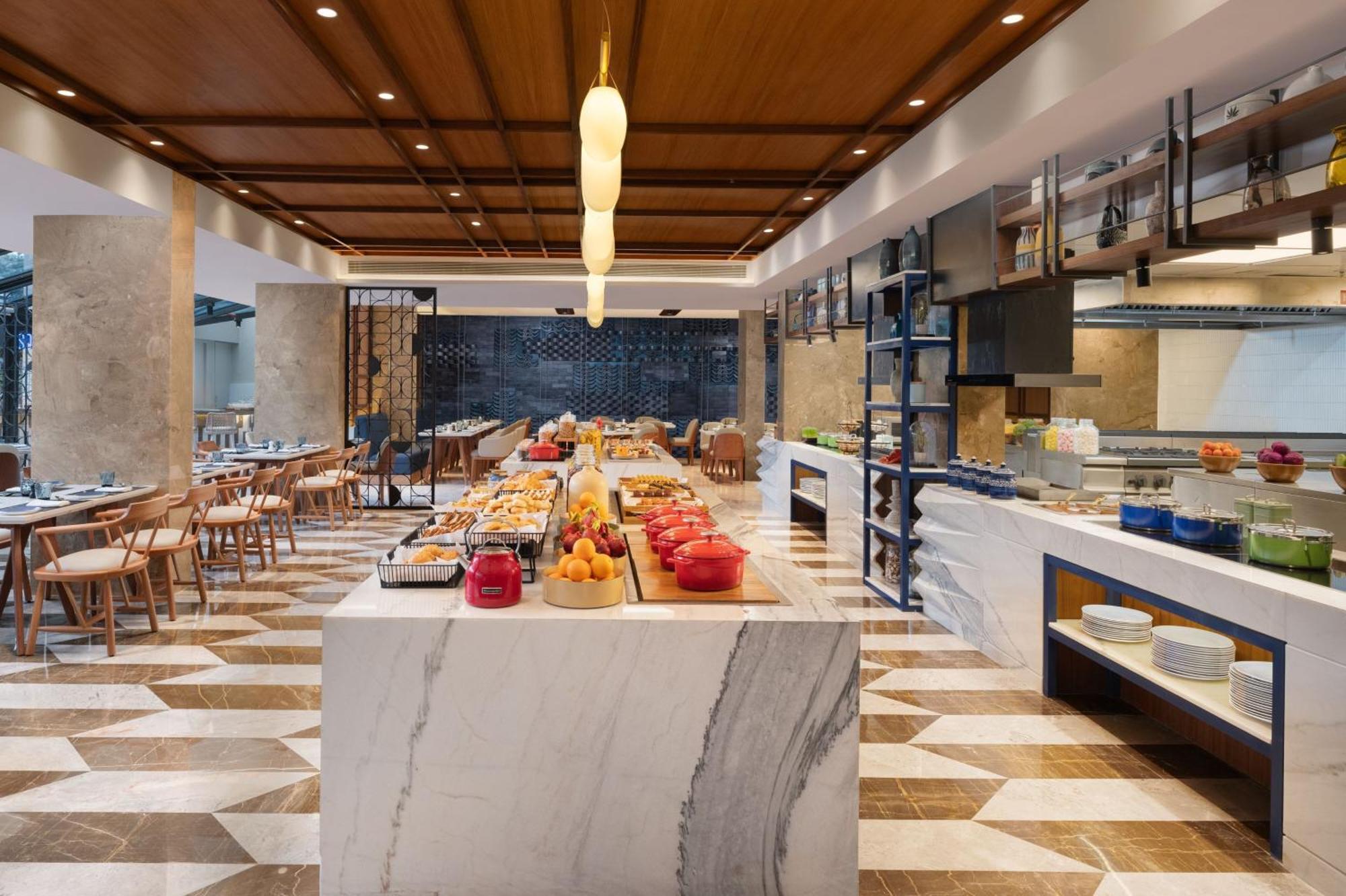 Courtyard By Marriott Goa Colva Hotel Exterior foto
