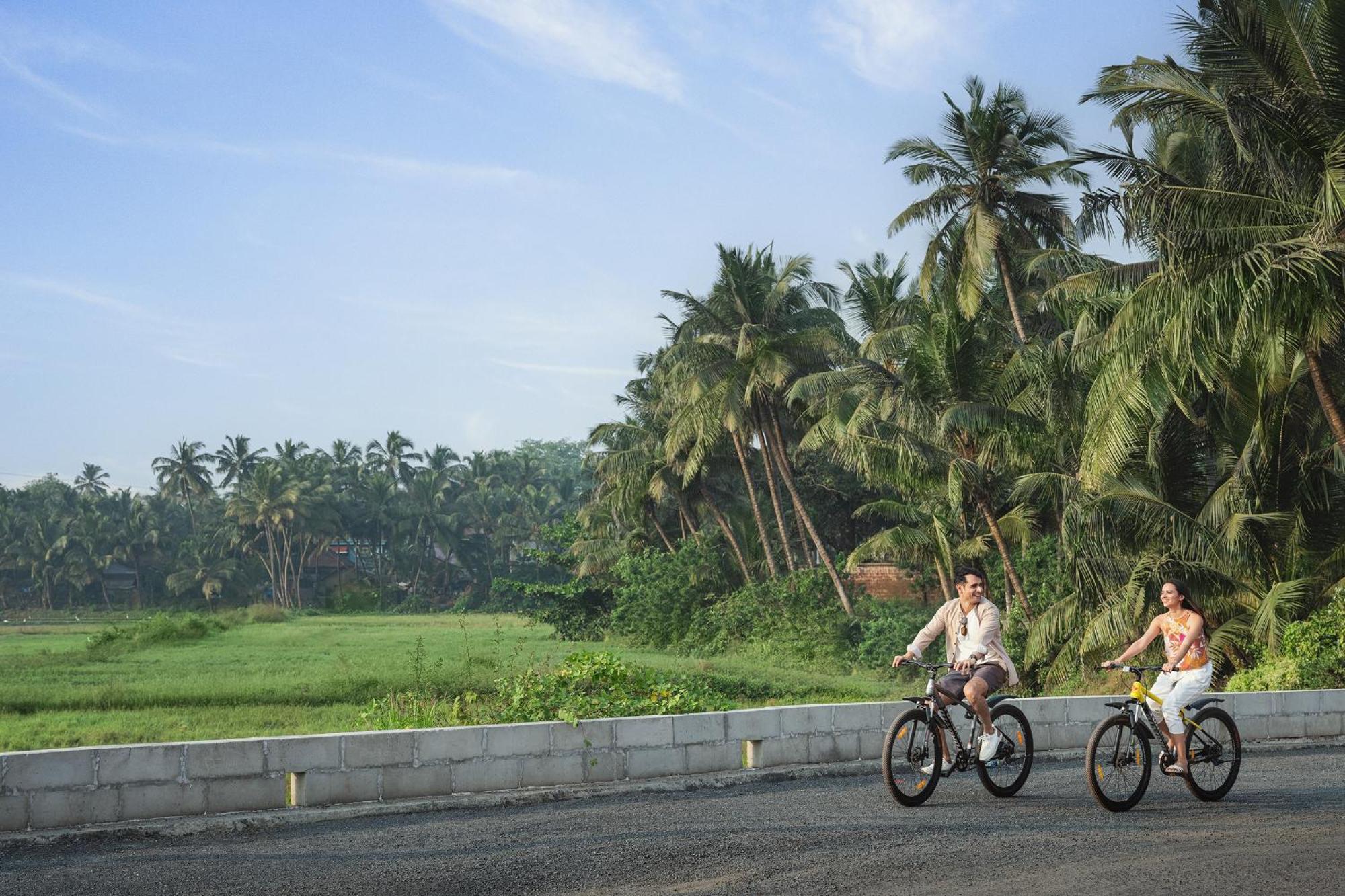 Courtyard By Marriott Goa Colva Hotel Exterior foto